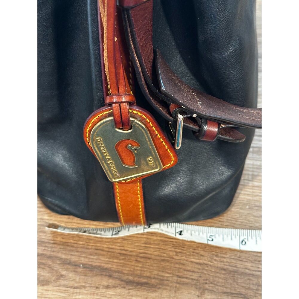 Dooney & Bourke Florentine Vanchetta Black Bucket Bag EUC ☔️ - Picture 8 of 10